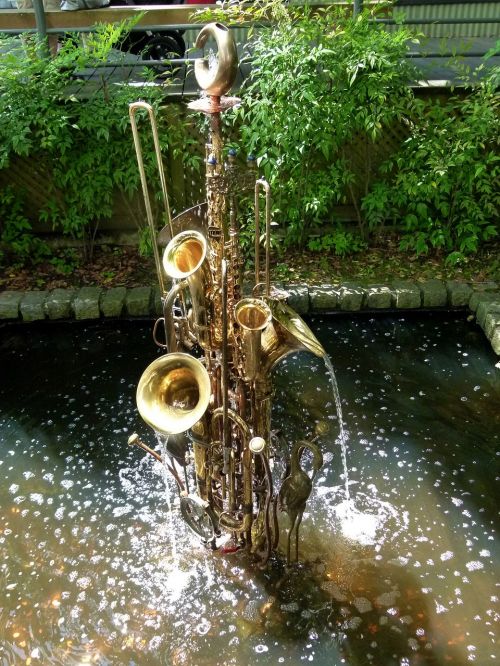 water game trumpets fountain