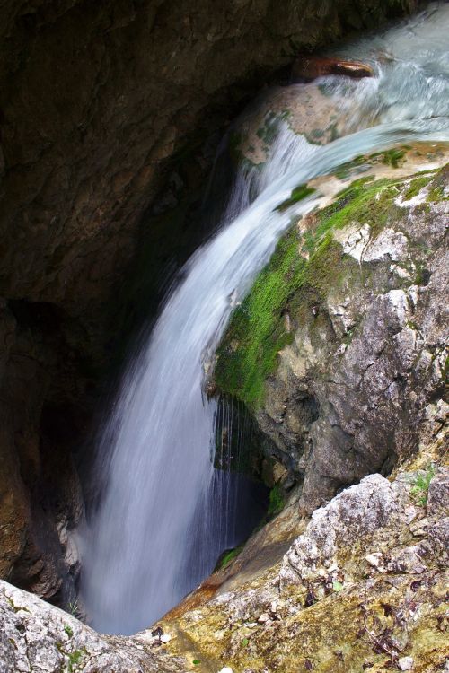 waterfall murmur flow