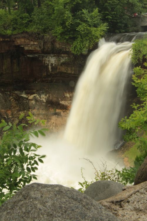 waterfall minnehaha falls minneapolis