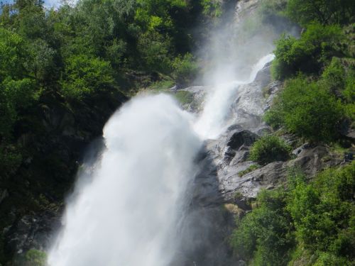 waterfall flow murmur