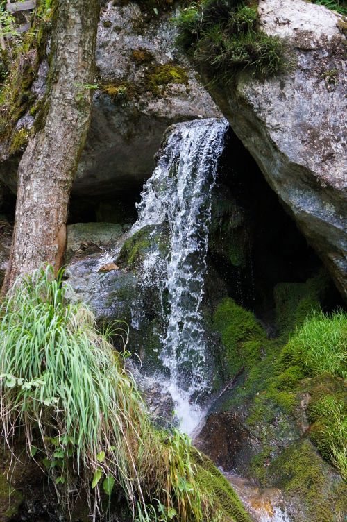 waterfall running water clammy