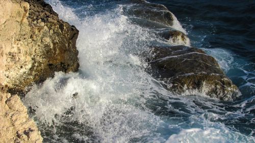 wave smashing sea