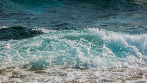 wave smashing sea