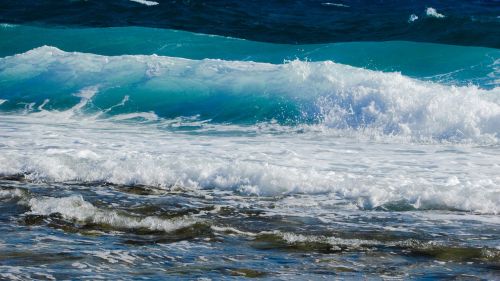 wave smashing sea