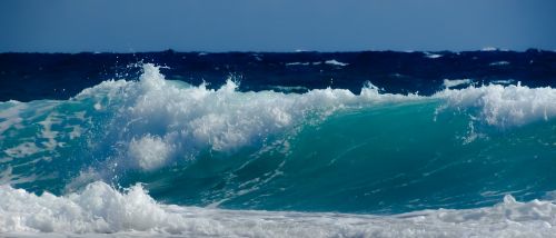 wave smashing sea