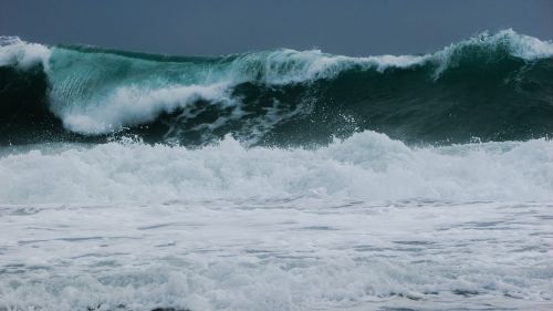 wave smashing wind