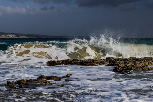 wave smashing sea