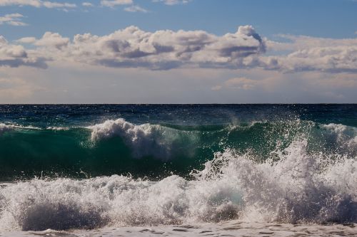 wave smashing sea