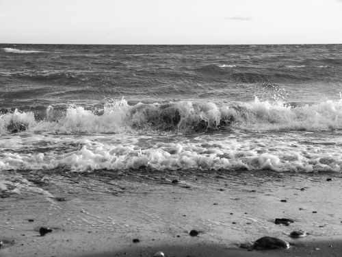 wave sea black and white
