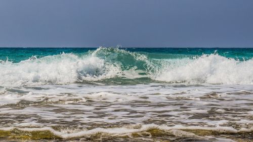 wave smashing sea