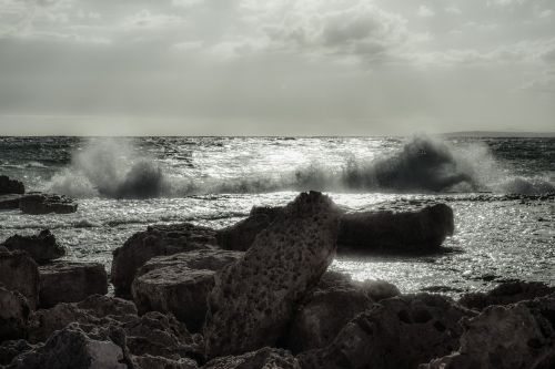 wave crushing water