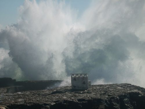 Wave On Rocks