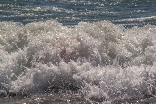 waves splash water