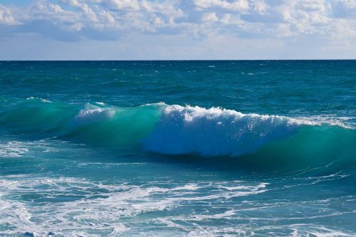 waves smashing spectacular