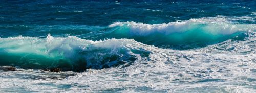 waves turquoise crushing