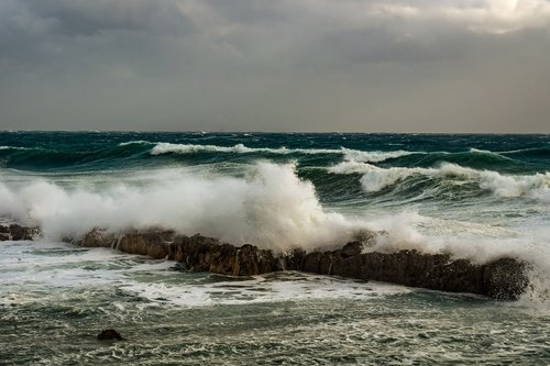 waves  crashing  coast