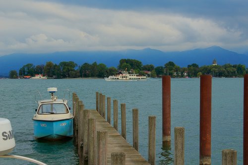 web  boat  island