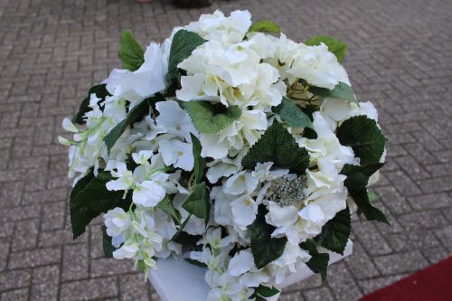 wedding flowers white flowers