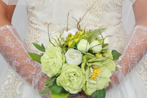 wedding woman flowers