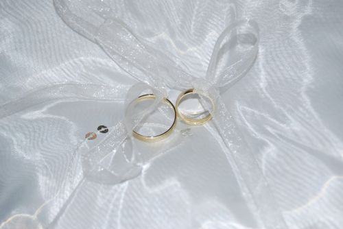 wedding rings romance