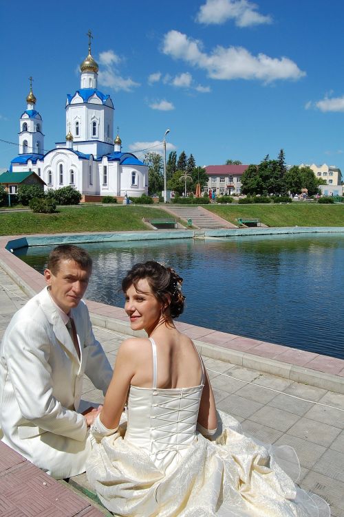 wedding stroll just married