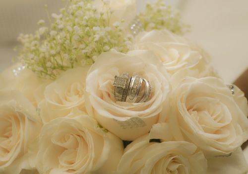 wedding rings flowers
