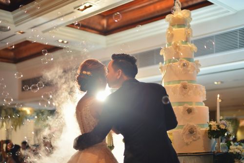 wedding couple wedding cake