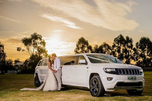 wedding  limo  bride