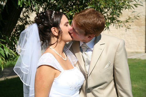 wedding  kiss  love