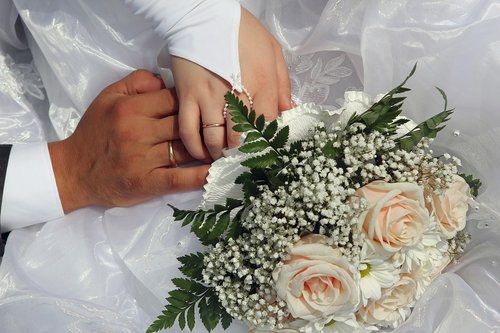 wedding  rings  hands