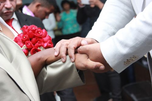 wedding grooms roses