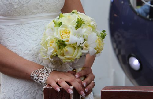 wedding bouquet roses