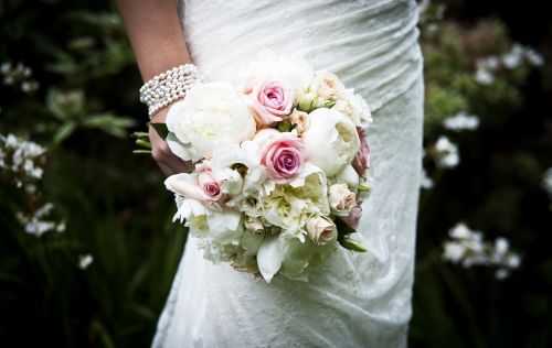 wedding bouquet flowers roses