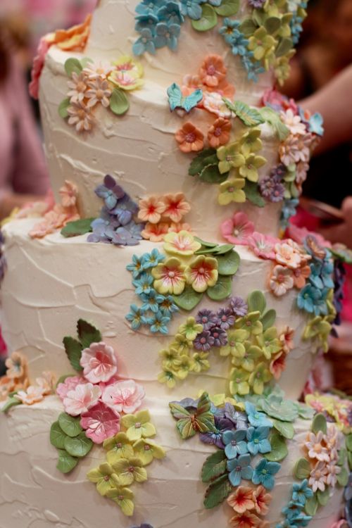 wedding cake flowers decoration