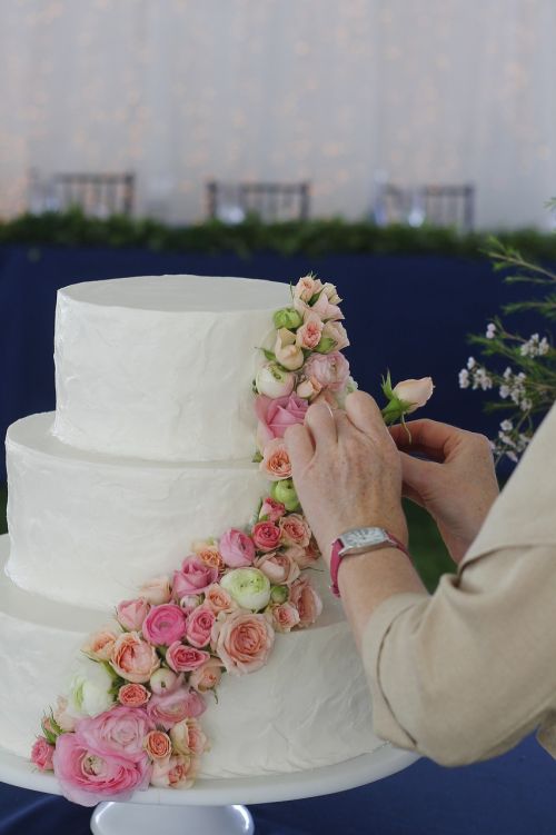 wedding cake wedding flowers cake