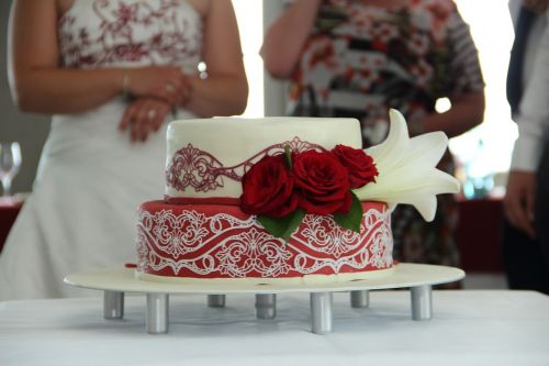 wedding reception cake stylishly