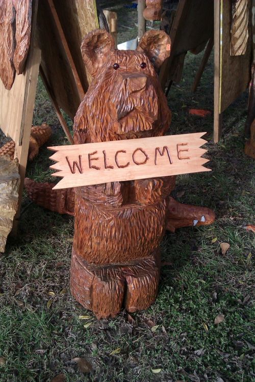 welcome chainsaw bear carving