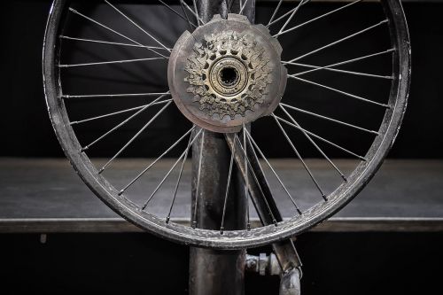 wheel spoke axis