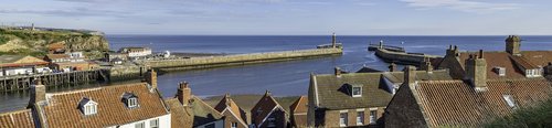 whitby  harbour  entrance