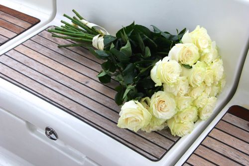 white roses bouquet