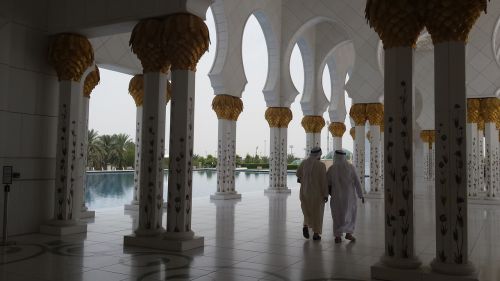 white mosque abu dhabi emirates