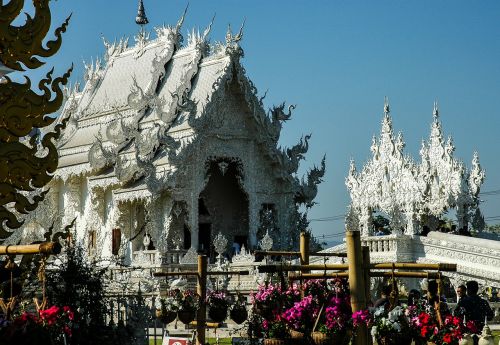 white temple chiang rai thailand