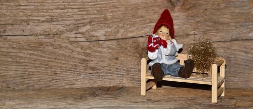 wichtel figure figure wooden bench