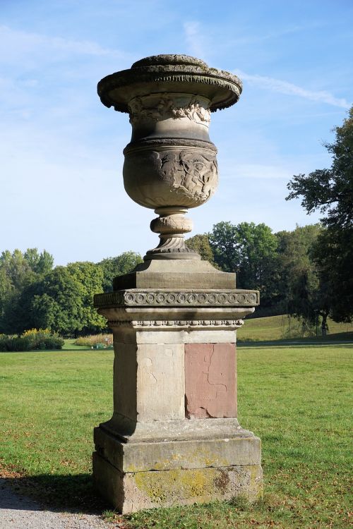 wilhelmsthal park vase