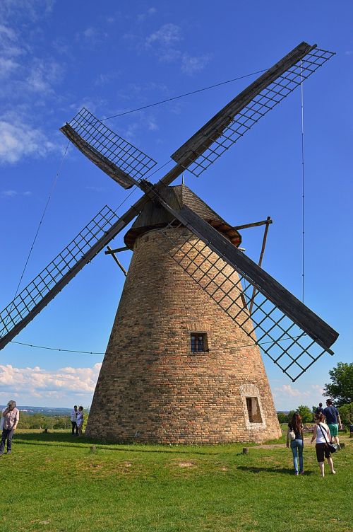 windmill wind rotate