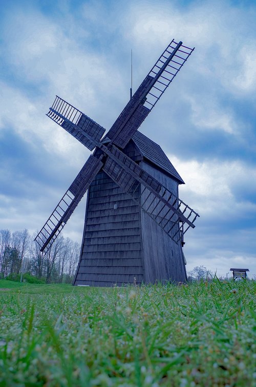 windmill  at the court of  sky