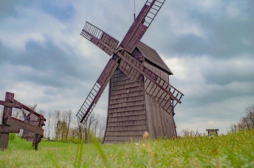 windmill  at the court of  sky