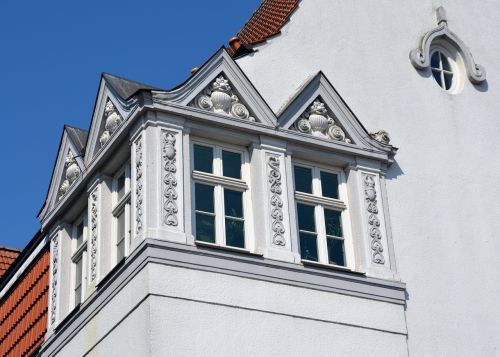 window gable architecture