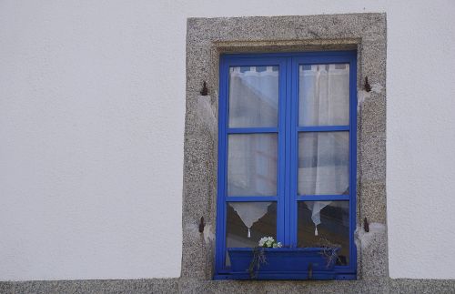 window blue street