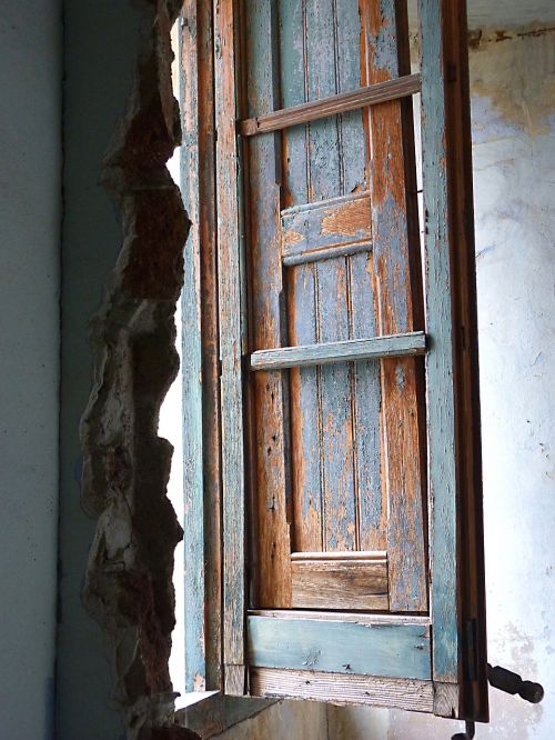 window ruin abandoned